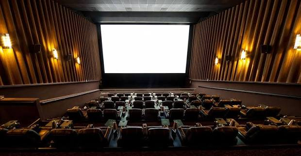 Sala de cine Cinépolis con sistema de climatización diseñado por PHES