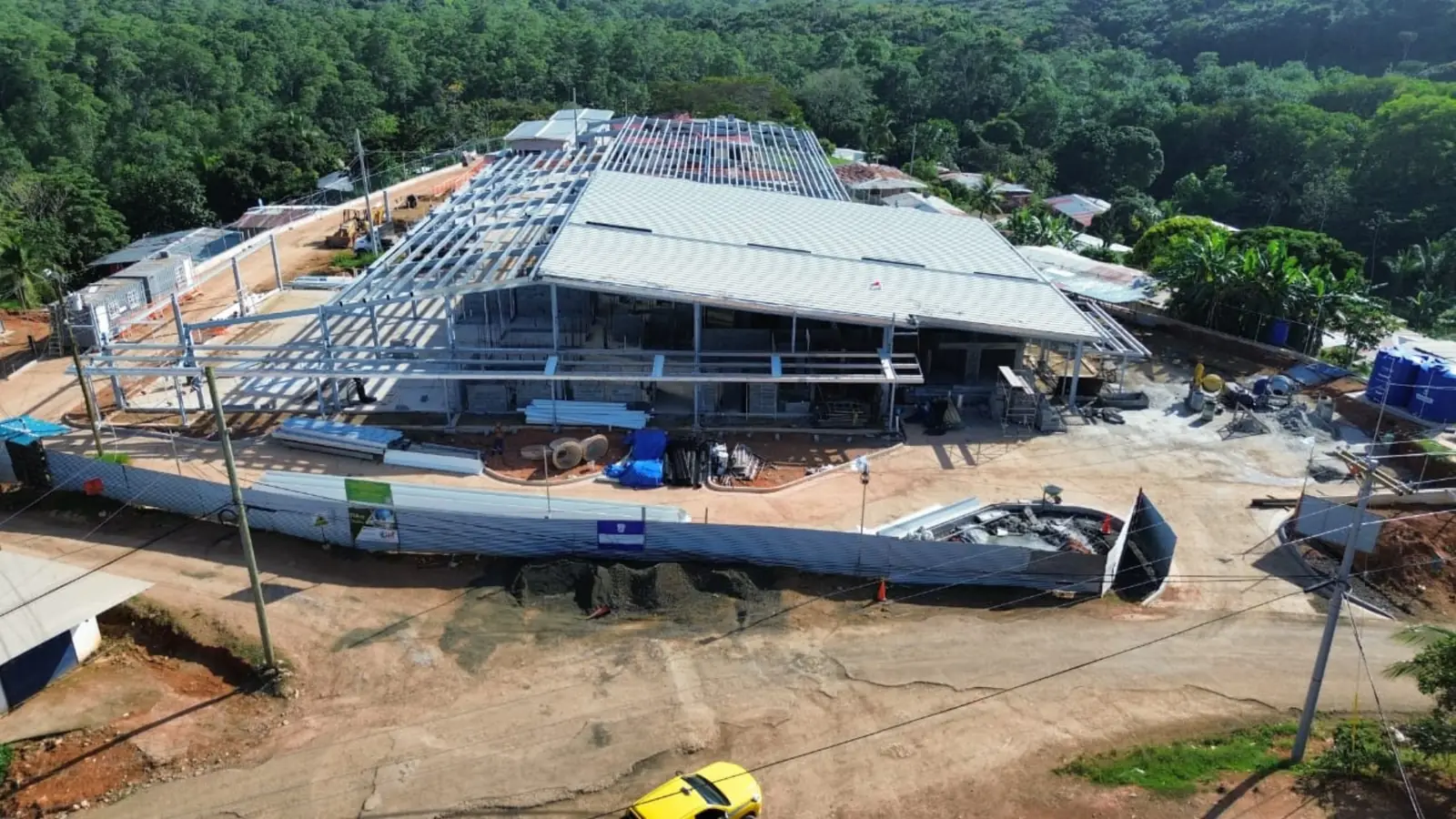 Hospital San José de La Palma en etapa de construcción, vista aérea de la estructura de techo